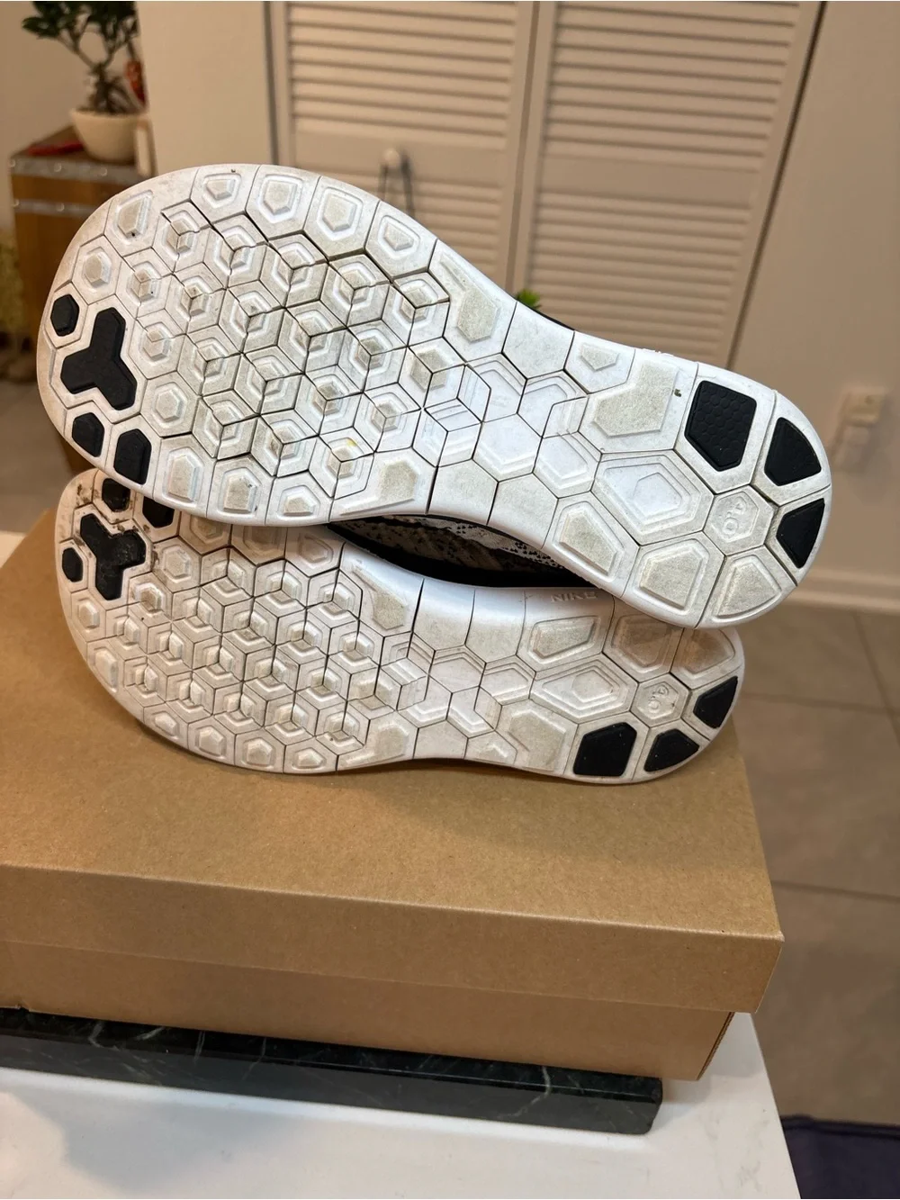 Nike Free 4.0 Flyknit Cookies and Cream Women’s size 8.5 running shoes
